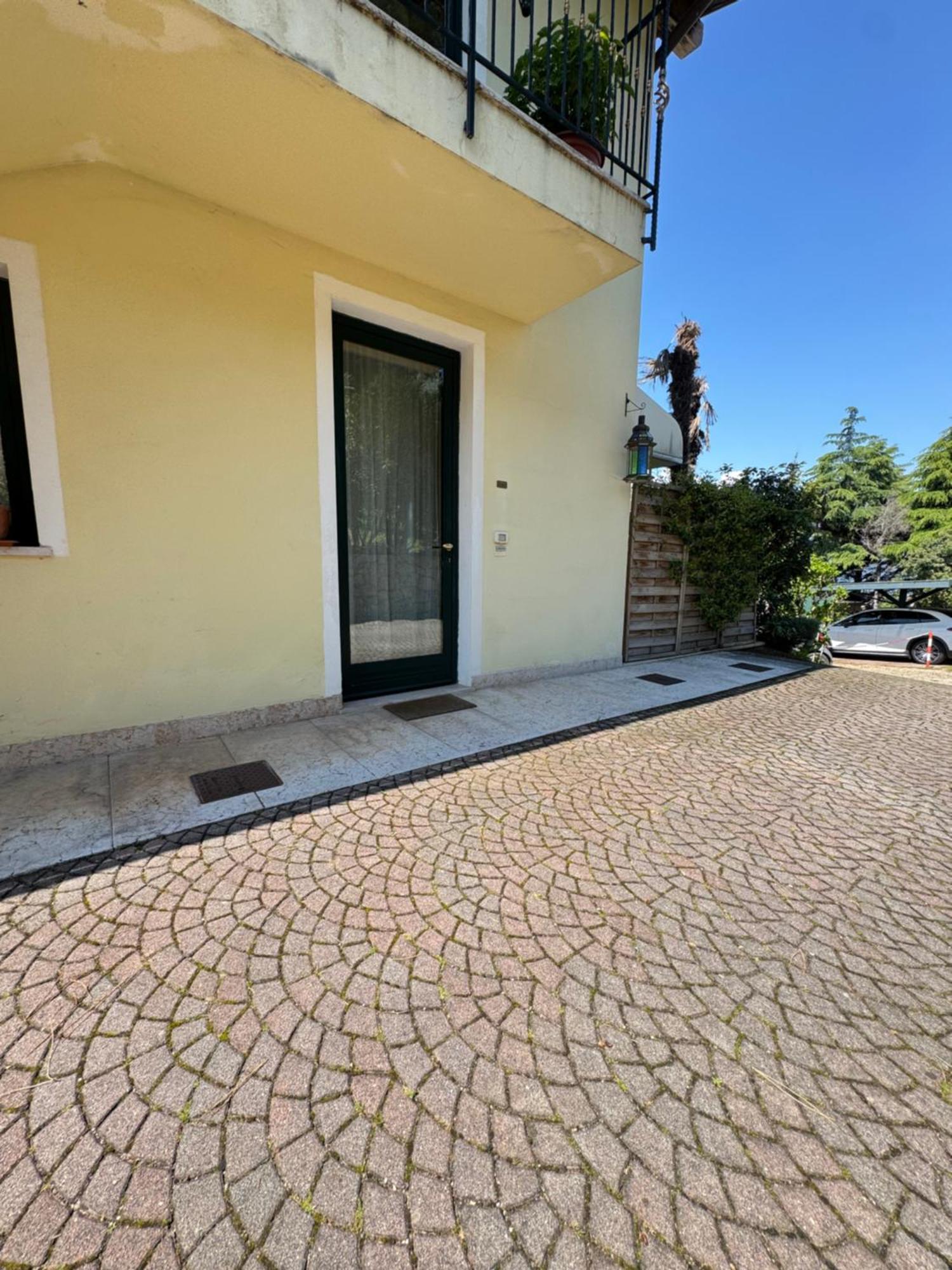 Appartamento La Perla Torri Del Benaco Exterior photo